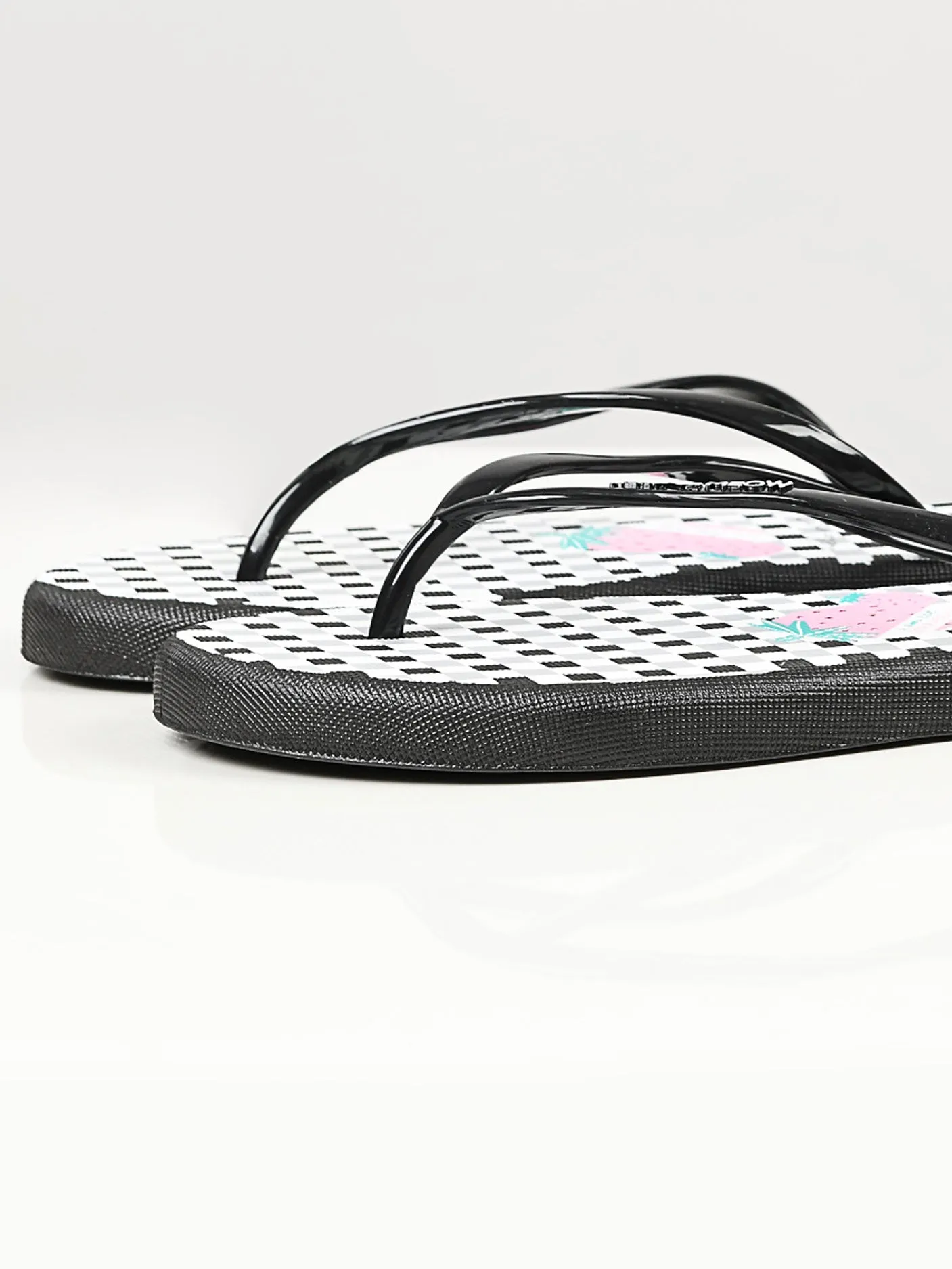 Printed Flip Flops - Black and White